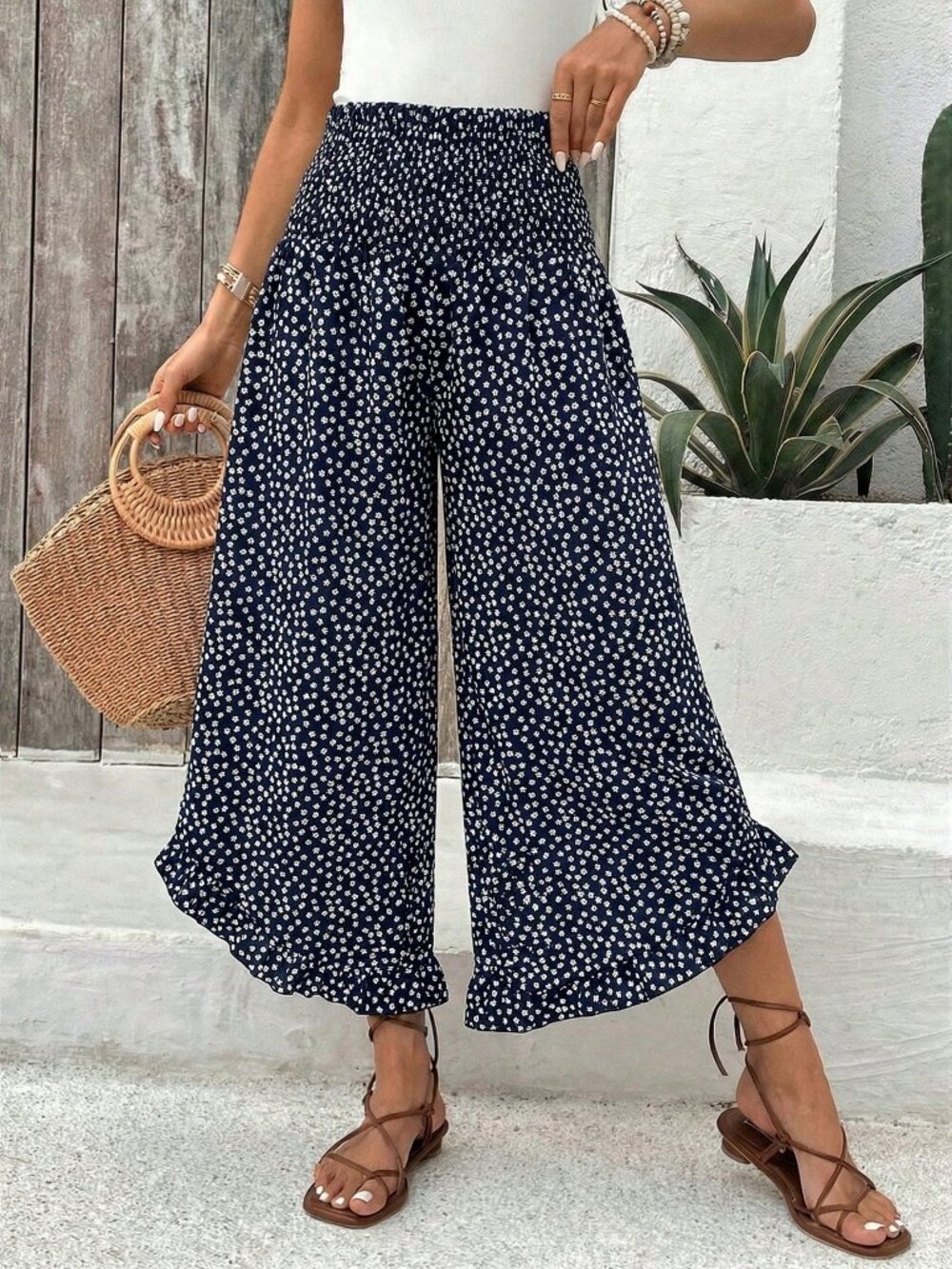 Casual Women's Ruffled Hem Ditsy Floral Pants - Picture 3 of 5